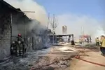  آتش‌سوزی گسترده در یک گاراژ چوب‌بری در بزرگراه آزادگان
