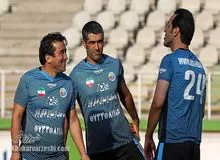 کنایه تند خداداد عزیزی به «احسان حاج صفی»/  این که بیایی شانه کریمی را ببوسی و بعد بروی یه یک نفر دیگر رای بدهی یعنی چه؟