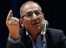 صادق زیباکلام: فقط کسانی که دچار ضعف بینایی هستند، نارضایتی مردم از عملکرد نظام را نمی بینند/ بر اساس هر متر و ملاکی حساب کنیم از نظر اقتصادی طی ۴۰ سال گذشته عقب رفته‌ایم