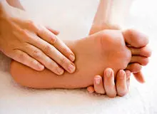 علت سوزن‌سوزن شدن کف پا چیست؟