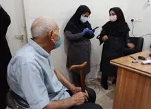 اگر نگران عوارض تزریق واکسن کرونا برای سالمندان خانواده هستید، این  گزارش را بخوانید