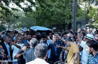 ارگان رسانه ای نزدیک به سپاه: بسیاری از اهالی سینما و روشنفکران چون نان به نرخ روز می خورند، در مراسم تشییع ناصر تقوایی شرکت نکردند

