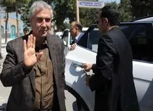 کیف زنانه در دستان علی ربیعی+ عکس