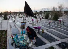 بعد از تشکیل شرکت هایی که  گریه کن اجاره می دهند؛ نوبت به شرکت های  نگهداری از قبرها رسید!/ ما سنگ قبر را می‌شوییم، شمع روشن می‌کنیم نذری هم می‌دهیم، شما آنلاین ببین و پولش را کارت به کارت کن