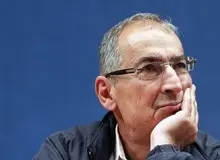 پاسخ طنز زیباکلام به یک دعوتنامه /به من می‌گویند چکمه‌بوس رضا قُلدر و سرسپرده نه هنرمند
