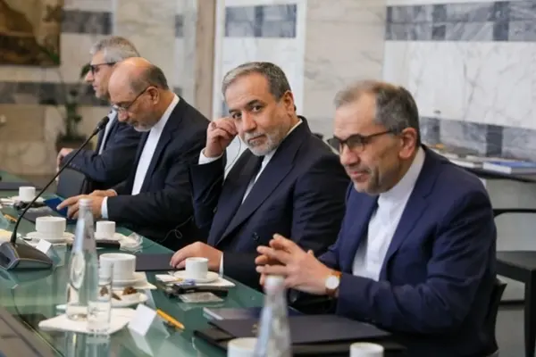 اکسیوس به نقل از مقامات آمریکایی: آمریکا به ایران اطلاع داد که با درخواست‌ تغییر مکان و شکل مذاکرات، موافقت نخواهد کرد/ به تهران گفتیم یا همین یا هیچ چیز، آن‌ها پاسخ دادند «پس هیچ چیز»