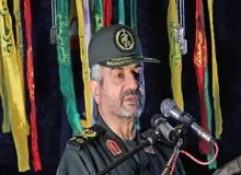 سرلشکر جعفری: انقلاب اسلامی دارای پنج مرحله است که تاکنون ۲ مرحله آن محقق شده/ دشمنان با جنگ نرم و کار رسانه ای درصدد خاموش کردن نور خدا در روی زمین هستند