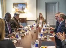 دیدار وزرای دفاع آمریکا و انگلیس با محوریت برخورد با « گروه‌های همسو با ایران»