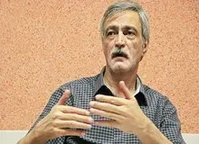 «محمدامین قانعی‌راد» جامعه شناس: هنرمندان از پوپولیسم فاصله بگیرند/اکنون وظیفه روشنفکران آشفته‌تر کردن اوضاع و سیاه نمایی بیشتر نیست/چرا چند سال قبل آنقدر برای آقای روحانی هورا کشیدید؟ این چه نوع پایداری است؟