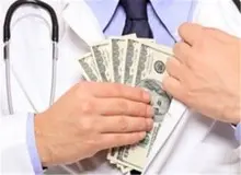 خسرونیا،عضو پیشین هیات مدیره نظام پزشکی: پزشک برای عمل زیبایی علاوه بر پول جراحی، گردنبند طلای زن را هم گرفته بود/ تا ۵۰۰ میلیون هم زیرمیزی می‌گیرند