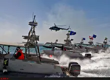 آمریکا: شناورهای ایرانی به سمت بالگردهای آمریکایی در خلیج فارس با لیزر نشانه گیری کردند
