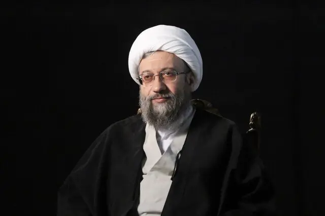 آیت الله املی لاریجانی: ملت ایران با تهدید عقب نشینی نمی‌کند