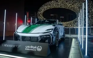 فراری منصوری در امارات ماشین پلیس شد+تصاویر