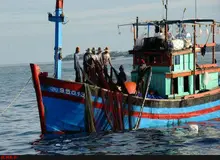 جزییات ماجرای ربوده شدن لنج ایرانی توسط دولت سومالی/ارتباط با صیادان ربوده شده از طریق واتس‌اپ