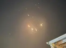 رادیو ارتش اسرائیل: طی نیم‌ساعت ۲۰۰ موشک از ایران به اسرائیل شلیک شد