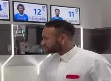 ورود نیمار به دشداشه به محل تمرین الهلال 