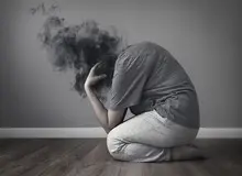 آیا غمگین بودن بدون دلیل، طبیعی است؟