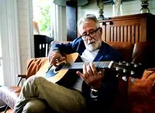 فراگیری و نواختن موسیقی می‌تواند از مغز در برابر پیری محافظت کند