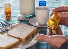 داروهای پرمصرفی که نباید با دمنوش خورد