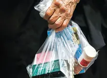 نجف آبادی عضو کمیسیون بهداشت مجلس: بیمه ها، داروهای سرطانی و بیماران خاص را از لیست خود حذف کرده اند/ سازمان غذا و دارو عامل اصلی افزایش قیمت داروهاست/آریایی نژاد نماینده مجلس: بیمه ها توانایی اجرای تعهدات خود را ندارند