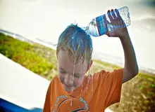 توصیه‌های وزارت بهداشت برای پیشگیری از گرمازدگی در کودکان زیر پنج سال 