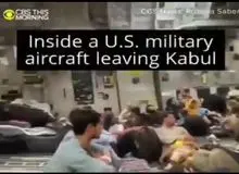 گزارش تصویری خبرنگار CBS  آمریکا از درون یکی از هواپیما های نظامی که افغان های فراری را منتقل کرد/FILM