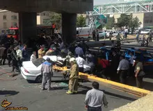 سقوط جرثقیل در اتوبان آزادگان/ 2 نفر مصدوم شدند
