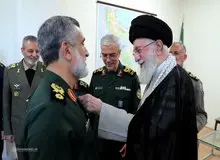اعطای «نشان فتح» به سردار حاجی‌زاده توسط آیت‌الله خامنه‌ای