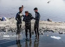 تصاویری از لجن‌درمانی در سواحل دریاچه ارومیه
