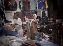 تاناکورا پوش شدن ایرانیان/ گرانی لباس، مردم را به میدان گمرک، خیابان آذربایجان و خیابان رسالت کشاند!