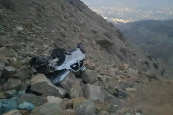 سقوط «دنا» به دره در جاده چالوس؛ سه نفر جان باختند