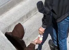 گدای مشهدی دستگیر شد/ ۶۹میلیون تومان پول در جیبش داشت!
