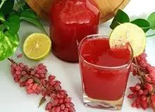  ۴ خاصیت بی نظیر آب زرشک در فصل تابستان/از درمان قطعی چربی خون تا روشن کننده پوست صورت