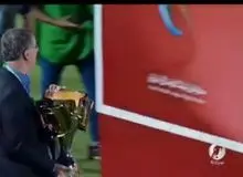 جام قهرمانی لیگ برتر برای اهدا به تیم پرسپولیس در جایگاه ویژه قرار گرفت+فیلم 
