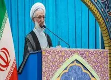 ارگان مطبوعاتی نزدیک به سپاه: چگونه می‌توان انتظار انسجام داشت و همزمان تریبون نماز جمعه را به فردی داد که خانواده‌اش پرونده مالی دارند؟/ این تحقیر افکار عمومی است