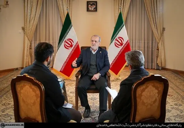 مصاحبه مهم پزشکیان با سایت رهبری؛ در سال ۱۴۰۱ اتّفاقی افتاد امّا در ۱۴۰۴ همه در خیابان گفتند جان ما فدای رهبر