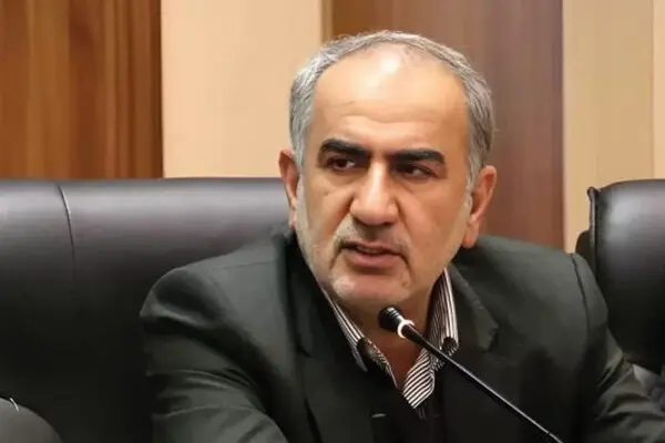 قادری، نایب‌رئیس کمیسیون اقتصادی مجلس:اگر میزان دریافت اسکناس از بانک‌ها توسط مردم بیشتر شود، ممکن است محدودیت‌هایی در این زمینه ایجاد شود/ذخیره اسکناس در بانک‌های کشور در مجموع به حد کافی وجود دارد/منابع مالی بانک ها کفاف نیازمندی نقدینگی کشور را می‌دهد