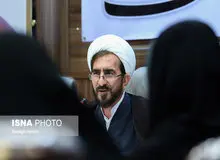 
رئیس دادگستری مشهد: ما به نمایندگی از امام زمان و به نمایندگی از خدا در امور مردم دخالت می‌کنیم/ مجازات در جمهوری اسلامی از عذاب اخروی مجرمان و زندانیان کم می کند