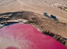 گِل‌فشان نفتلیجه، گلستان صورتی شد+فیلم 