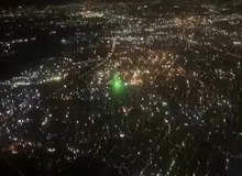 اقدام خطرناک لیزر اندازی به سمت هواپیما در تهران +فیلم