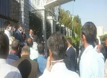 کارکنان مخابرات روستایی مقابل مجلس تجمع کردند
