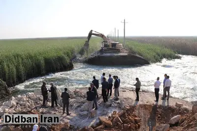 ادامه خروج آب از هورالعظیم به سمت عراق در پی ایجاد شکاف در دایک مرزی