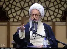 آیت‌الله مکارم شیرازی: بانک‌ها با جریمه کردن تولیدکنندگان مشکل اقتصاد را پیچیده‌تر می‌کنند/مالیات‌های سنگین سبب تعطیلی واحدها می‌شود