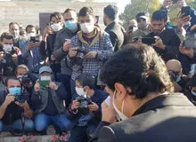 تمام حواشی خاکسپاری استاد شجریان/ همه آنچه در طوس گذشت/ همایون شجریان: دستان یکایک شما را که دوست داشتید پدر را بدرقه کنید می‌بوسم/ تصاویـــر
