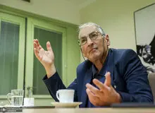 صادق زیباکلام دچار سانحه شد /دهباشی: او به شدت آسیب دیده است