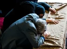 عارف لرستانی در کنار پدربزرگ خود آرام گرفت/ برگزاری مراسم تشییع در کرمانشاه