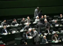 موافق استیضاح کرباسیان: چرا وقتی همه در فشار هستند، کرباسیان می‌گوید الحمدالله وضعیت اقتصادی کشور خوب است/ برخی مردم محتاج 5 هزارتومان پول هستند