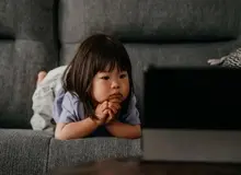 مطالعه جدید: قرارگیری مداوم نوزاد در معرض نمایشگر می‌تواند منجر به اضطراب در نوجوانی شود