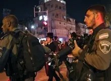 سازمان رادیو و تلویزیون اسرائیل: اسرائیل خود را برای پاسخ هماهنگ شده‌ای از سوی ایران و احزاب و گروه‌ها در یمن، لبنان، سوریه و عراق آماده می‌کند