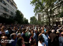 سر دادن شعار در مراسم تشییع «ملک مطیعی» و برخورد پلیس با آنها!!
